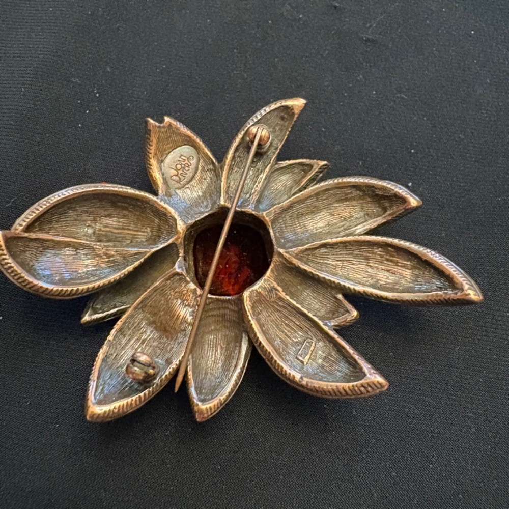 brooch - Picture 2 of 2